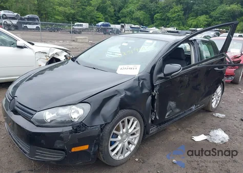 2013 Volkswagen Golf 2.5L 2-Door z USA, uszkodzony, nr VIN WVWAB7AJ4DW132227